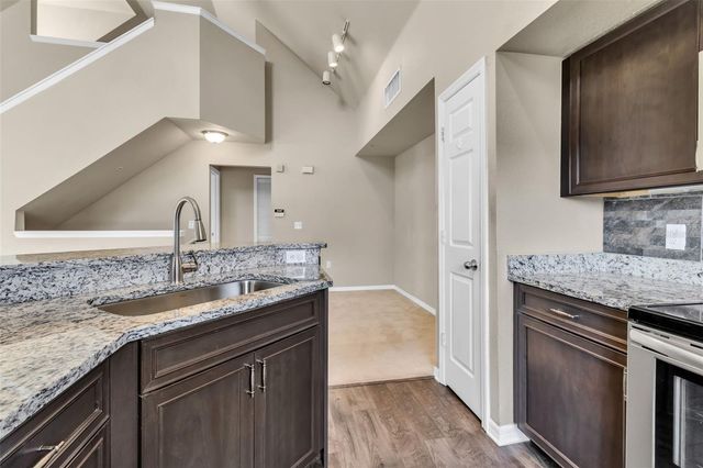 5511 ROSEHILL ROAD 203, Sarasota, FL 34233