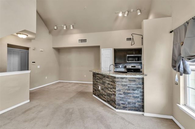 5511 ROSEHILL ROAD 203, Sarasota, FL 34233