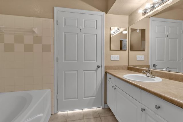 5511 ROSEHILL ROAD 203, Sarasota, FL 34233