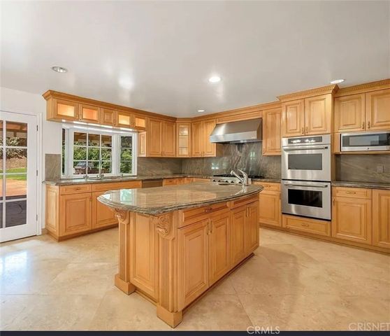 16545 Park Lane CIR, Los Angeles, CA 90049