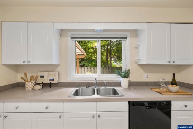755 Vista Av SE, Salem, OR 97302