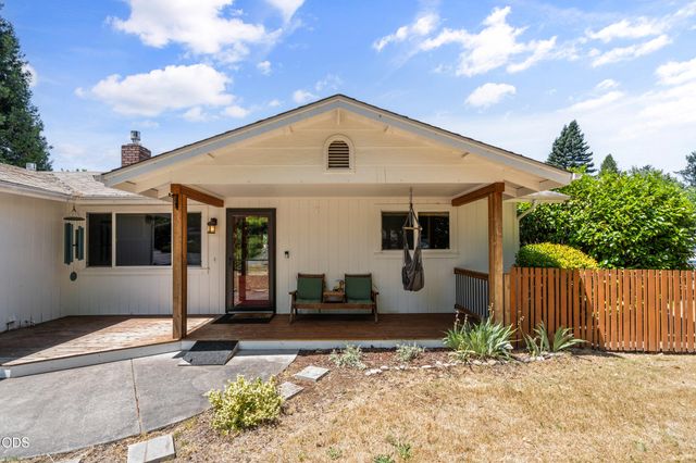 155 Westwood Drive, Grants Pass, OR 97527