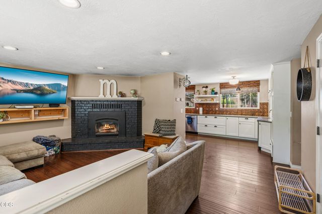 155 Westwood Drive, Grants Pass, OR 97527