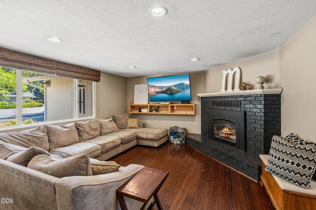 155 Westwood Drive, Grants Pass, OR 97527