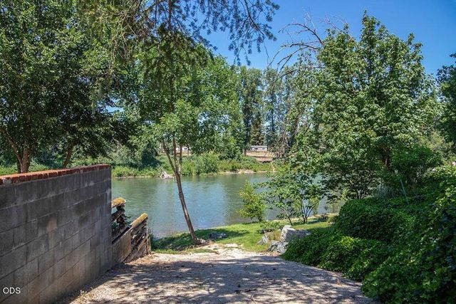 155 Westwood Drive, Grants Pass, OR 97527