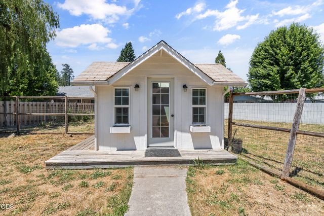 155 Westwood Drive, Grants Pass, OR 97527