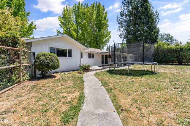 155 Westwood Drive, Grants Pass, OR 97527