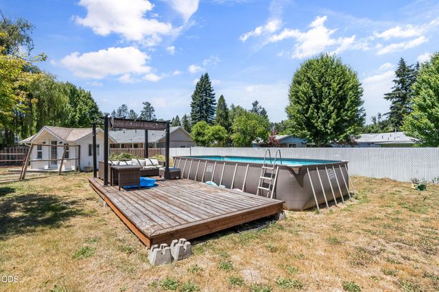155 Westwood Drive, Grants Pass, OR 97527