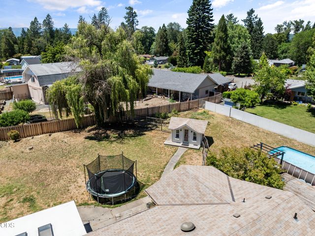 155 Westwood Drive, Grants Pass, OR 97527