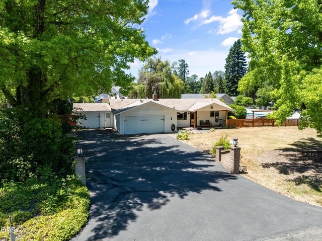 155 Westwood Drive, Grants Pass, OR 97527