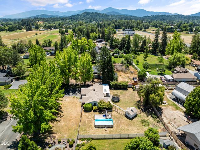 155 Westwood Drive, Grants Pass, OR 97527
