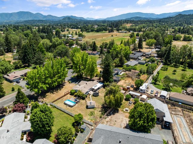 155 Westwood Drive, Grants Pass, OR 97527