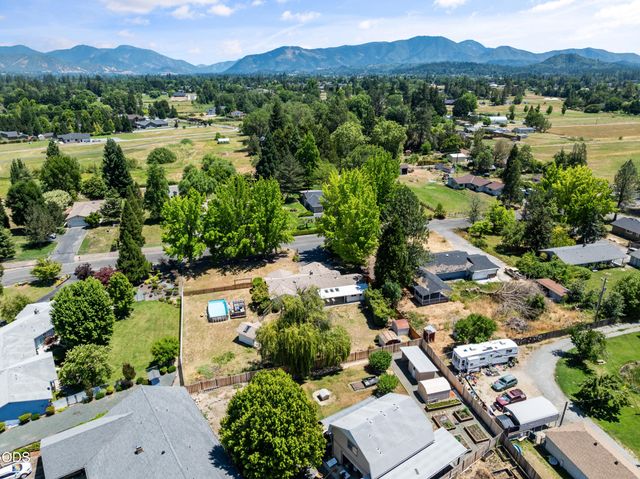 155 Westwood Drive, Grants Pass, OR 97527