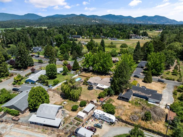 155 Westwood Drive, Grants Pass, OR 97527