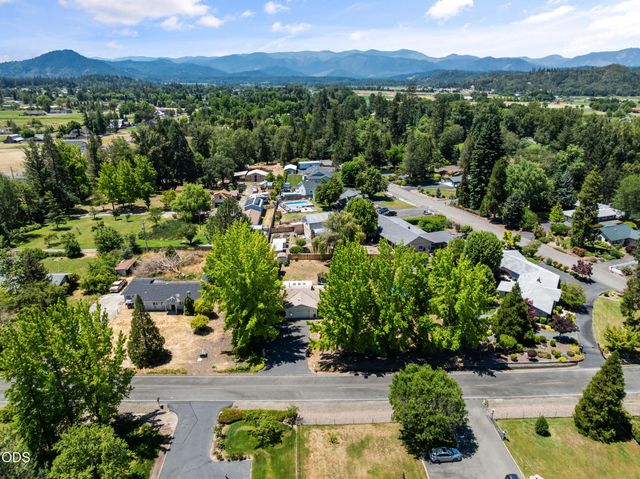 155 Westwood Drive, Grants Pass, OR 97527