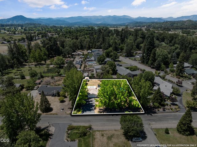155 Westwood Drive, Grants Pass, OR 97527