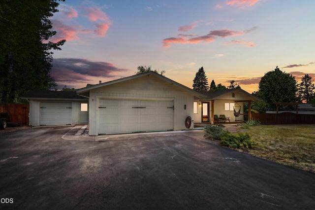 155 Westwood Drive, Grants Pass, OR 97527