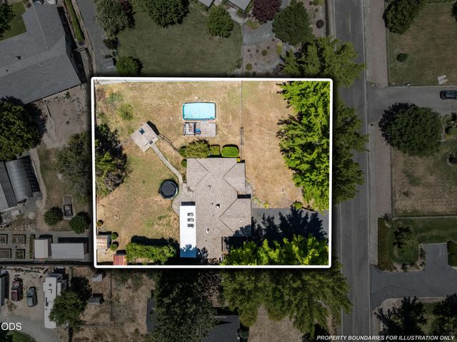 155 Westwood Drive, Grants Pass, OR 97527