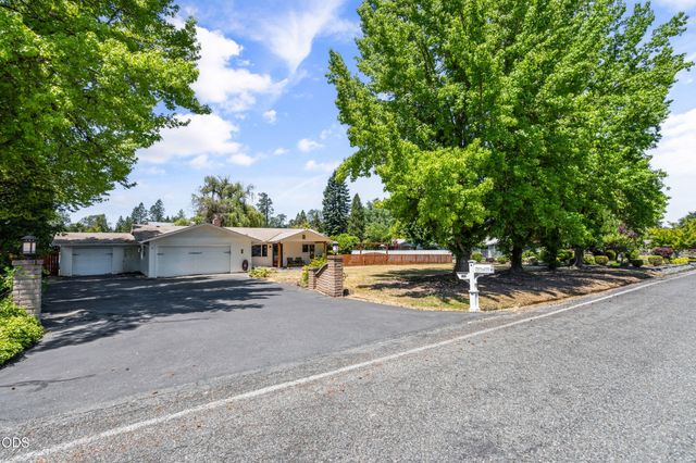 155 Westwood Drive, Grants Pass, OR 97527