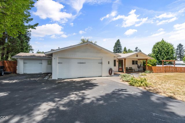 155 Westwood Drive, Grants Pass, OR 97527