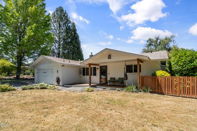 155 Westwood Drive, Grants Pass, OR 97527