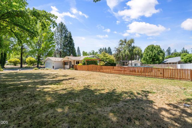 155 Westwood Drive, Grants Pass, OR 97527