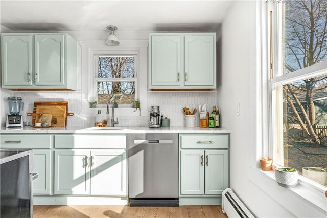 34 Read Avenue, Barrington, RI 02806