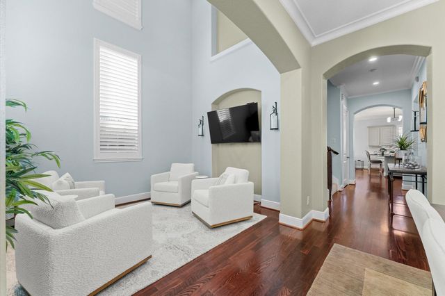 18 Laurelwood Drive, Houston, TX 77058