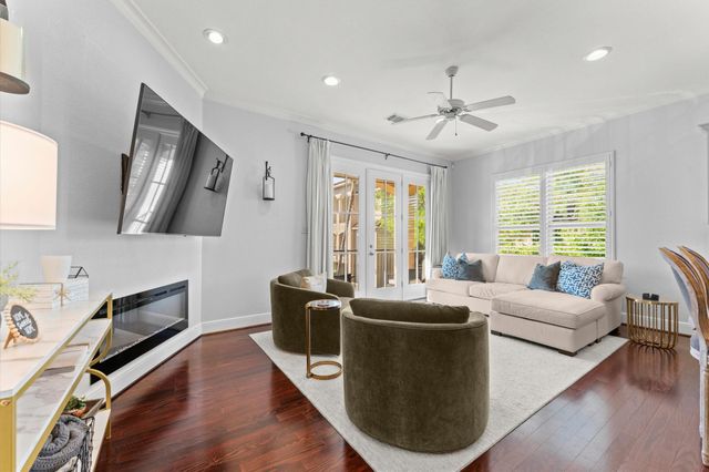 18 Laurelwood Drive, Houston, TX 77058