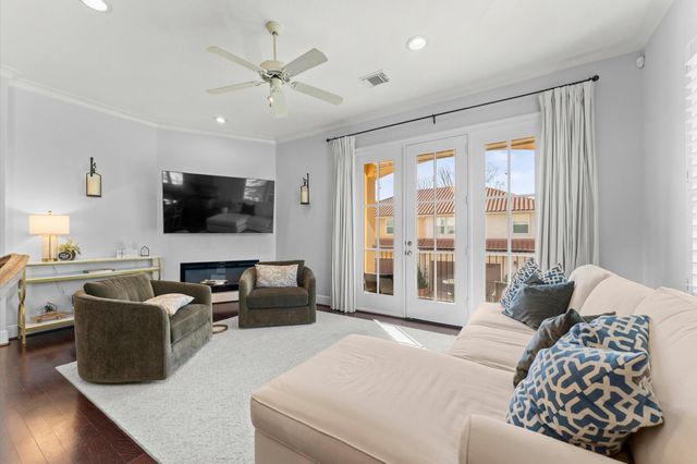 18 Laurelwood Drive, Houston, TX 77058