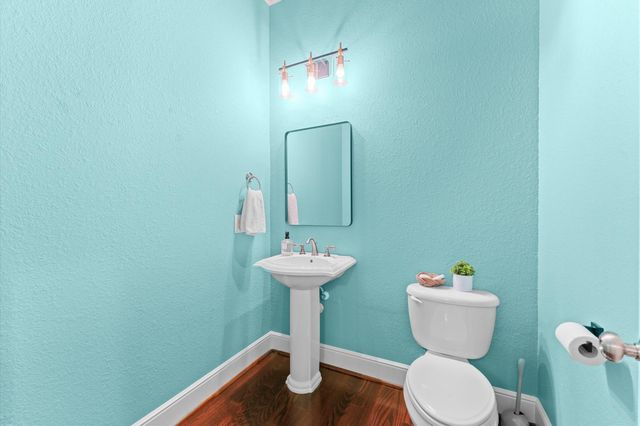 18 Laurelwood Drive, Houston, TX 77058