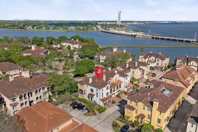 18 Laurelwood Drive, Houston, TX 77058