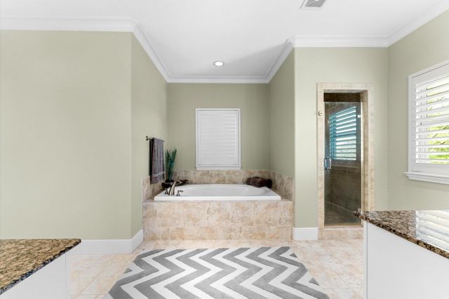 18 Laurelwood Drive, Houston, TX 77058