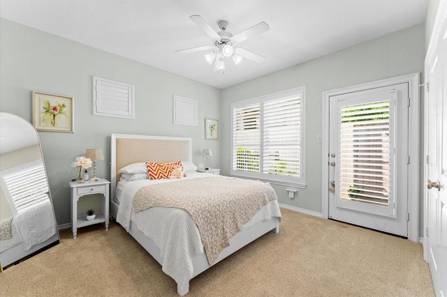 18 Laurelwood Drive, Houston, TX 77058