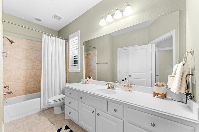 18 Laurelwood Drive, Houston, TX 77058