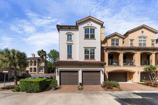 18 Laurelwood Drive, Houston, TX 77058