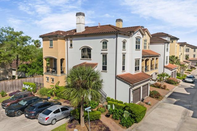 18 Laurelwood Drive, Houston, TX 77058