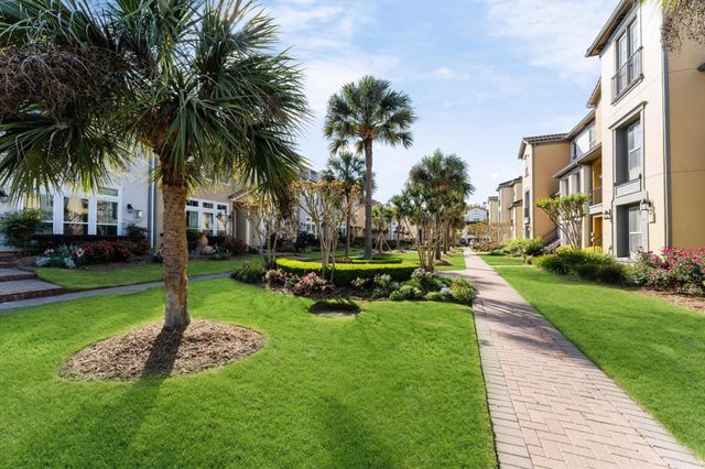 18 Laurelwood Drive, Houston, TX 77058