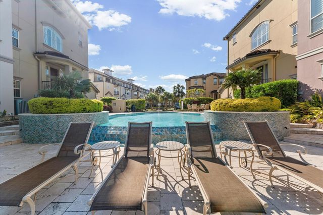 18 Laurelwood Drive, Houston, TX 77058