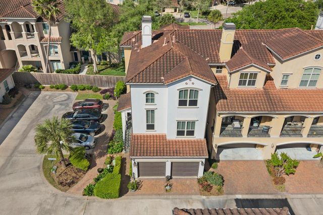 18 Laurelwood Drive, Houston, TX 77058