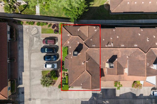 18 Laurelwood Drive, Houston, TX 77058