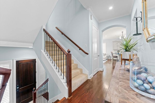 18 Laurelwood Drive, Houston, TX 77058