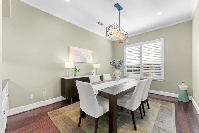 18 Laurelwood Drive, Houston, TX 77058