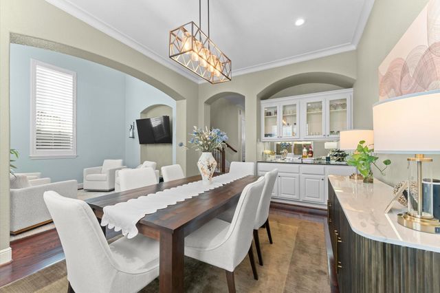 18 Laurelwood Drive, Houston, TX 77058