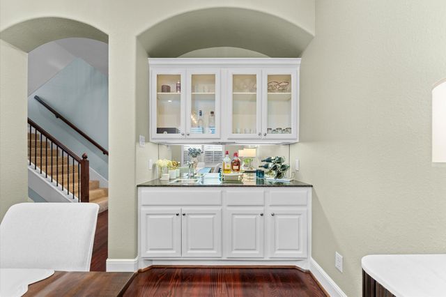 18 Laurelwood Drive, Houston, TX 77058