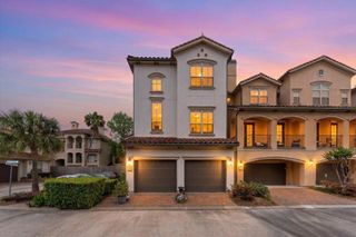 18 Laurelwood Drive, Houston, TX 77058