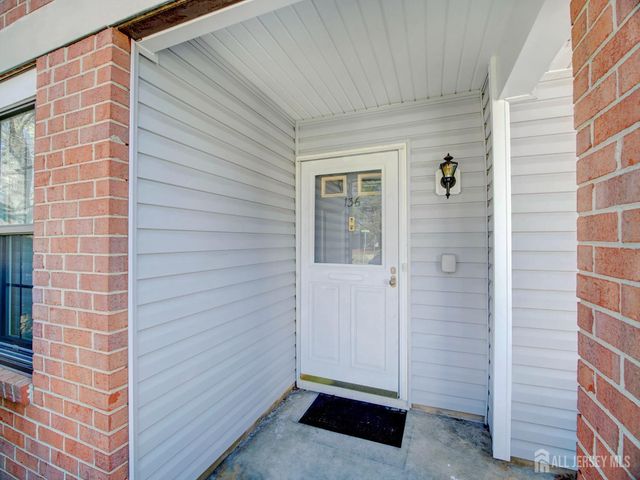 136 Wycoff Way W, East Brunswick, NJ 08816