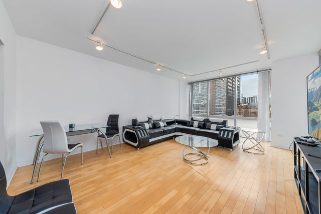 8 E RANDOLPH Street 2107, Chicago, IL 60601
