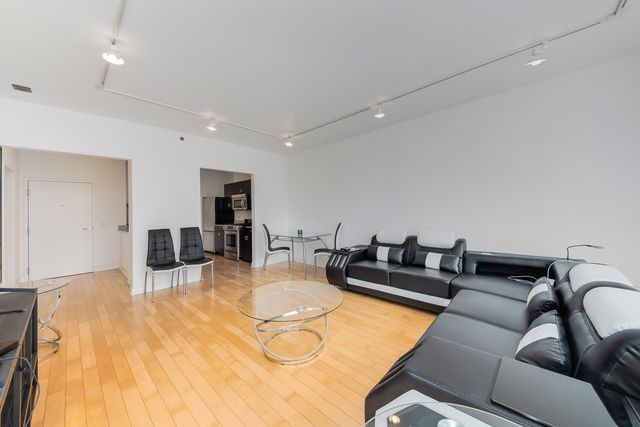 8 E RANDOLPH Street 2107, Chicago, IL 60601
