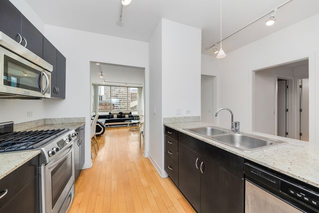 8 E RANDOLPH Street 2107, Chicago, IL 60601
